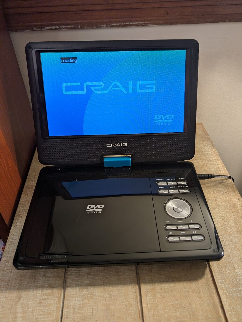Like New! Teal Colored Craig 9 Inch Swivel Screen Portable DVD Player